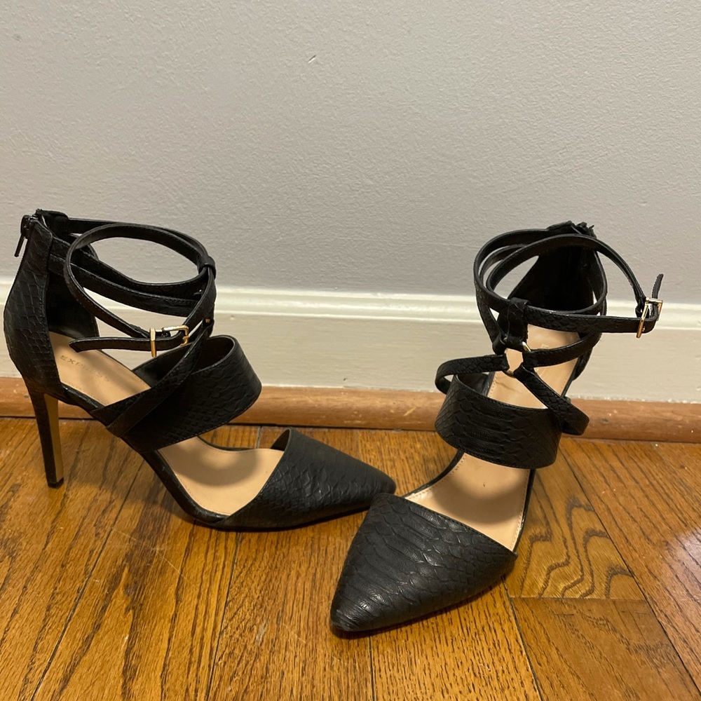 Express strappy pumps